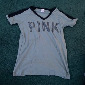 pink tee